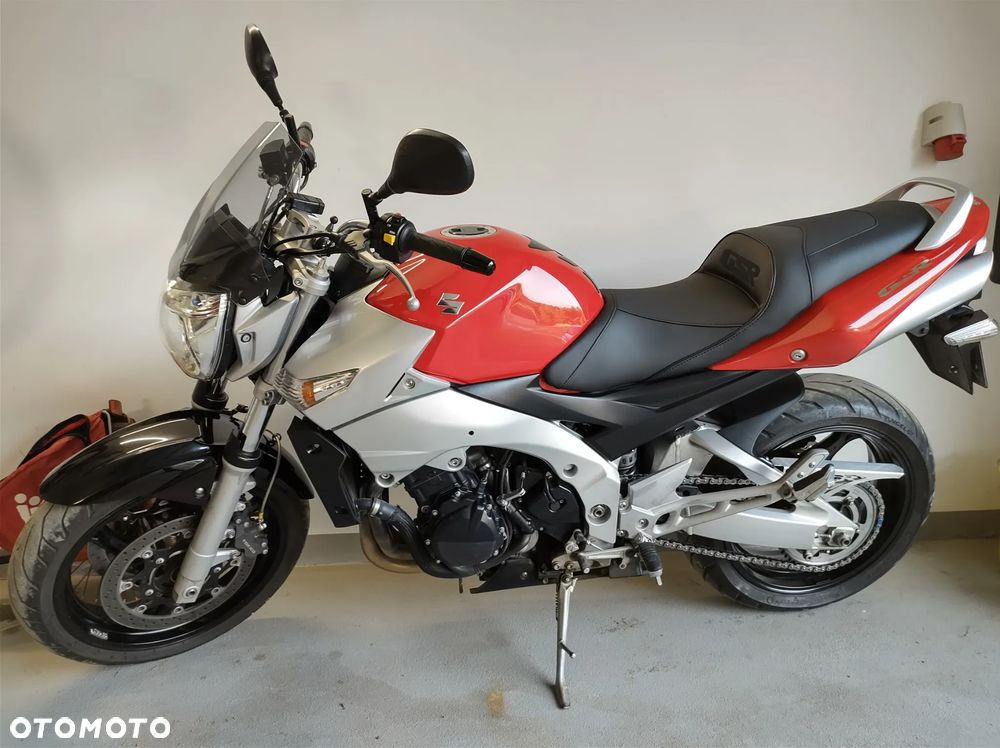 Suzuki GSR - 3