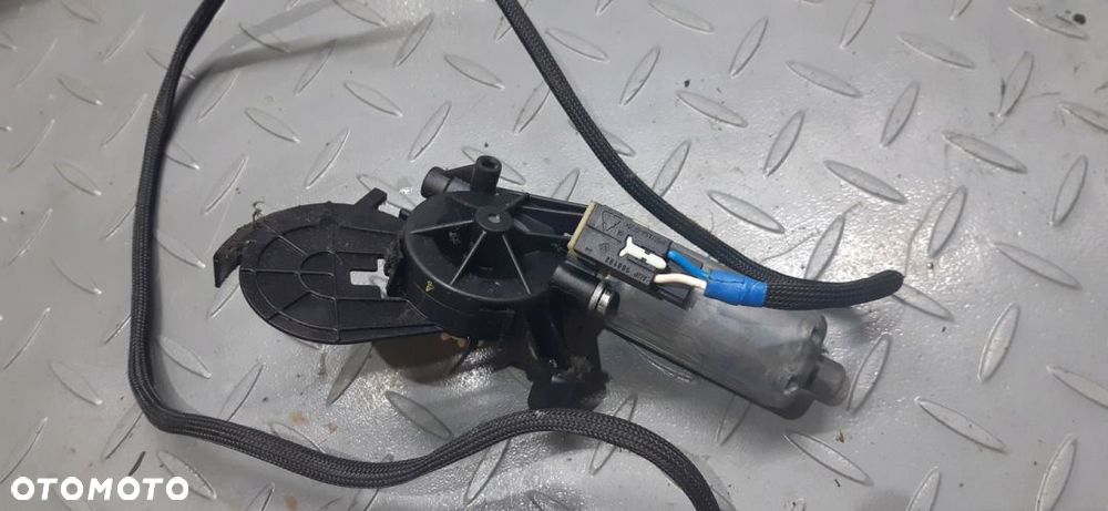 Mercedes W211 Silniczek Fotela 2115453401 - 1
