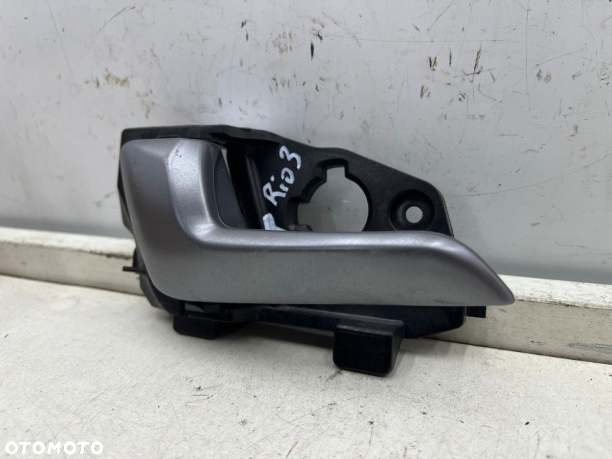 Klamka Kia Rio 3 III 11-17r. lewa tylna wewnętrzna rączka uchwyt drzwi lewy tył 83610-1w010 - 3