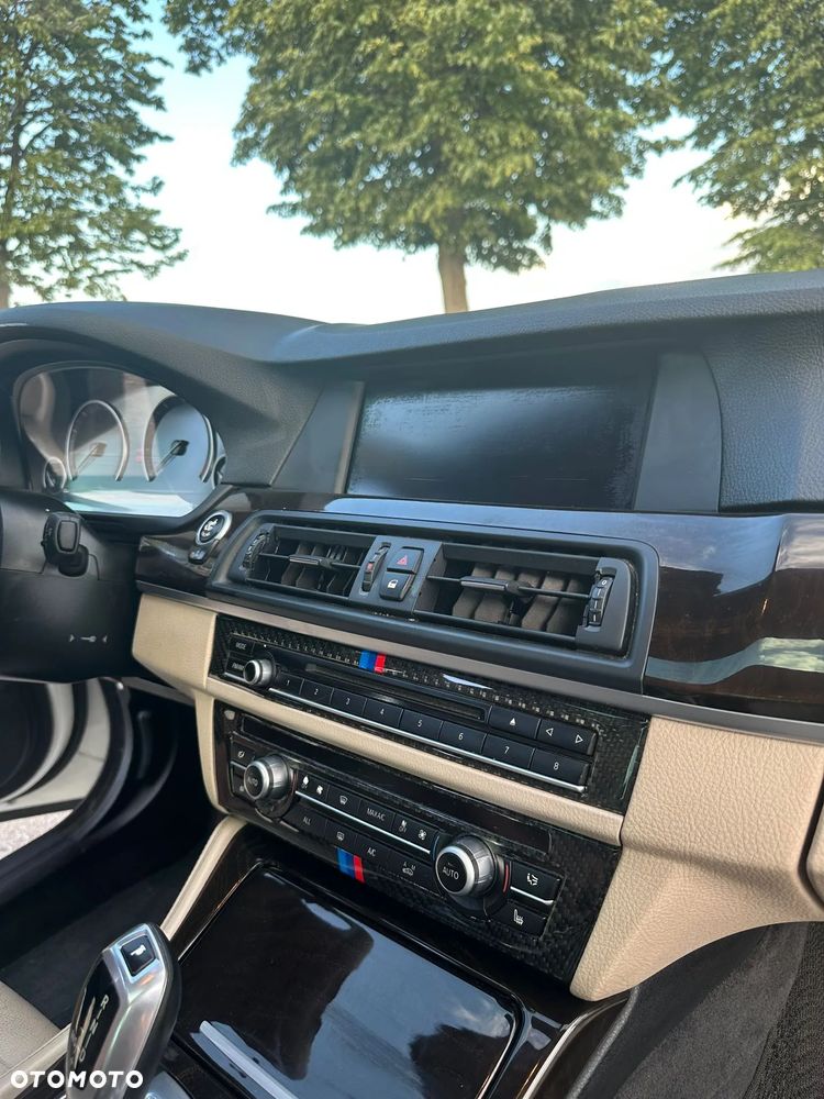 BMW Seria 5 528i xDrive - 12