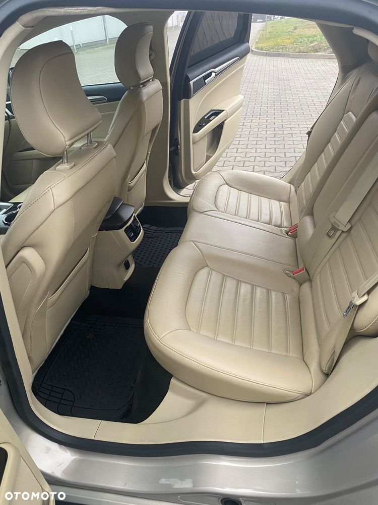 Ford Fusion - 4