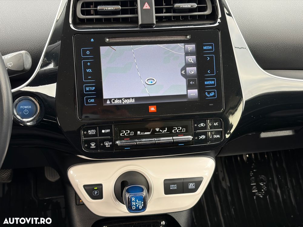 Toyota Prius (Hybrid) Executive - 17