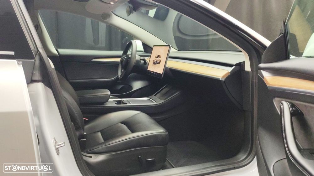 Tesla Model 3 - 8