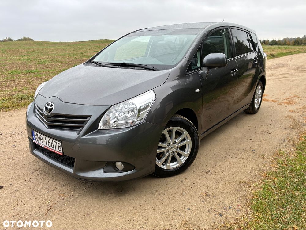 Toyota Verso 2011 photo 2