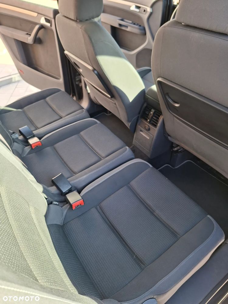 Volkswagen Touran - 19