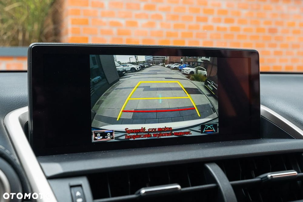 Lexus NX 300h Business Edition AWD - 11