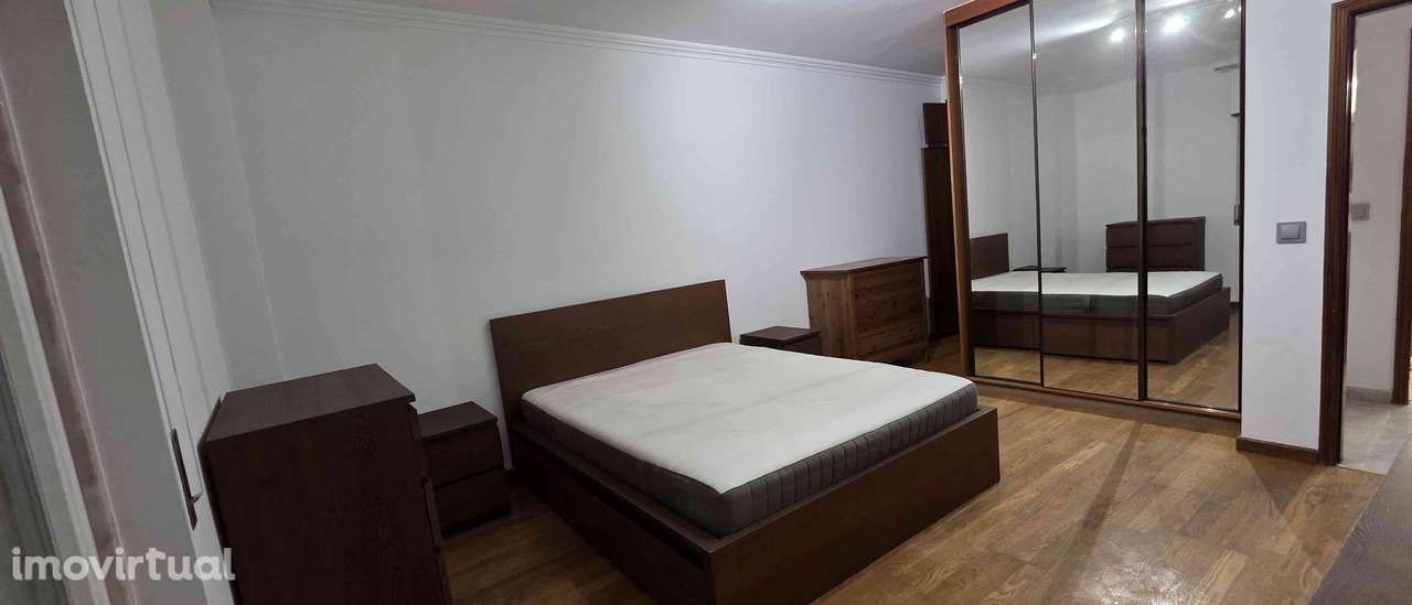 T1 Mobilado e Remodelado com Lugar de Estacionamento | Linda-a-Velha - Grande imagem: 2/12