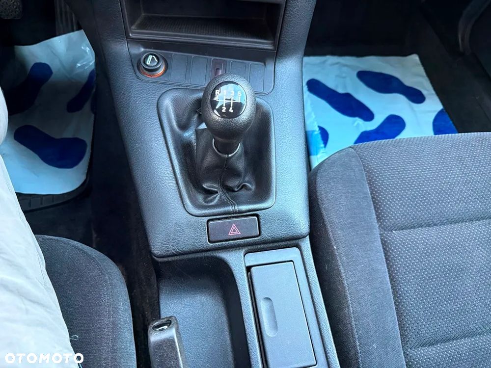 BMW Seria 3 316i - 32