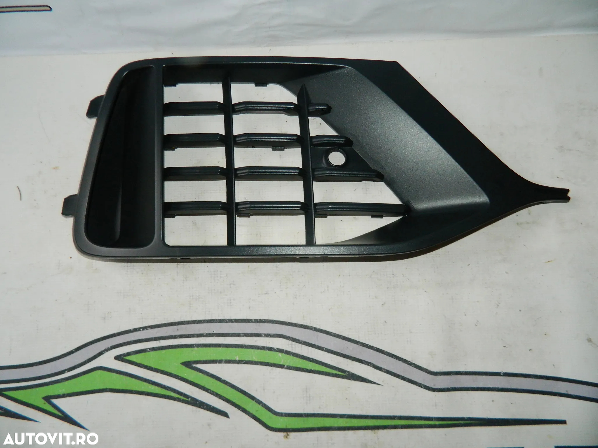 Grila dreapta bara fata Audi Q8 model 2018-2022 cod 4M8807682 B - 2