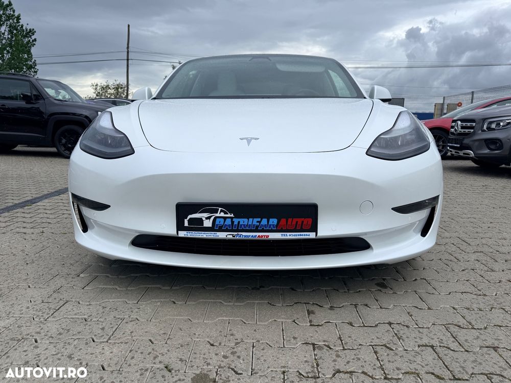 Tesla Model 3 - 5