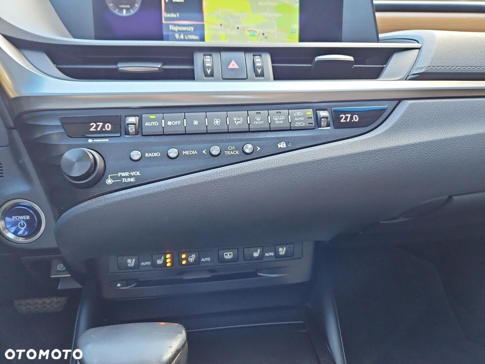 Lexus ES 300h Prestige - 12