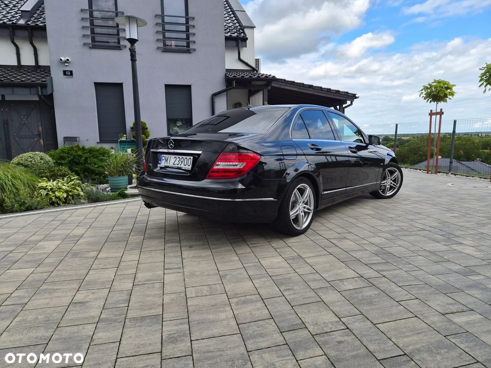 Mercedes-Benz Klasa C 180 CGI BlueEff Avantgarde - 13