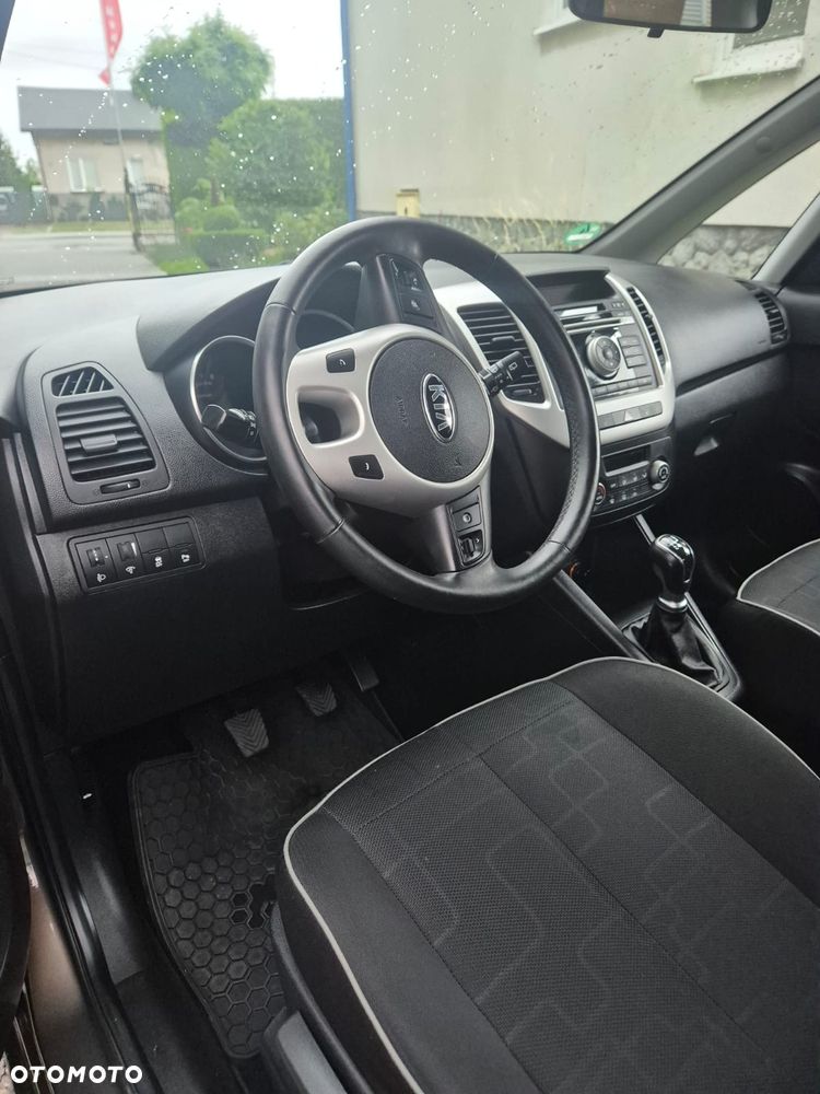 Kia Venga - 8