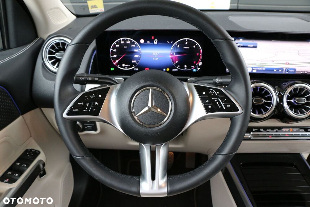 Mercedes-Benz GLB - 16