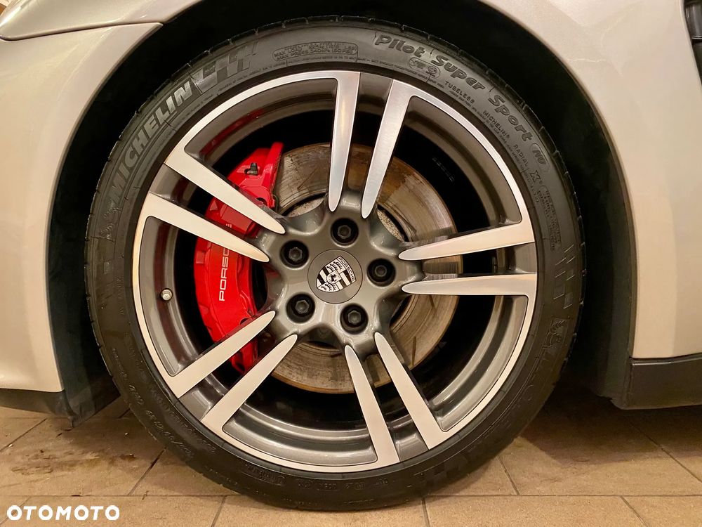 Porsche Panamera GTS PDK - 25