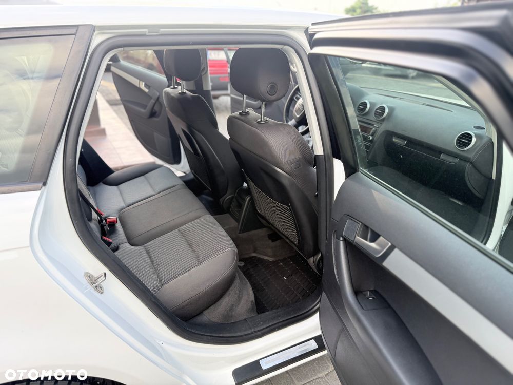 Audi A3 Sportback 1.6 TDI DPF S tronic S line Sportpaket - 14