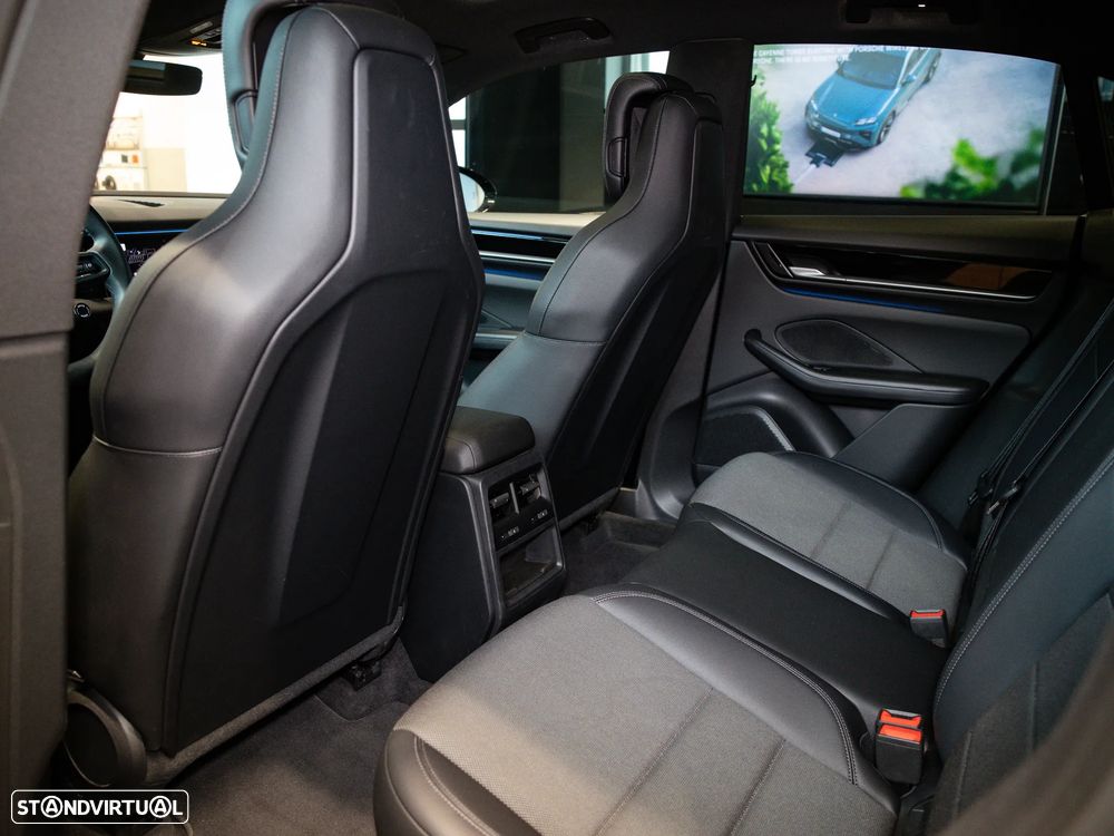Porsche Macan Electric 4 - 31