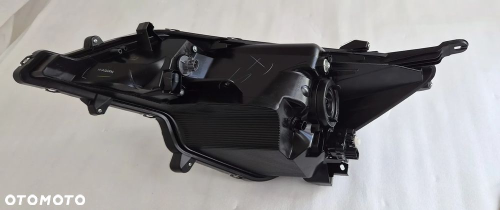 LAMPA PRAWA PRZÓD MITSUBISHI SPACE STAR LIFT 2019- STANLEY W5335 - 8