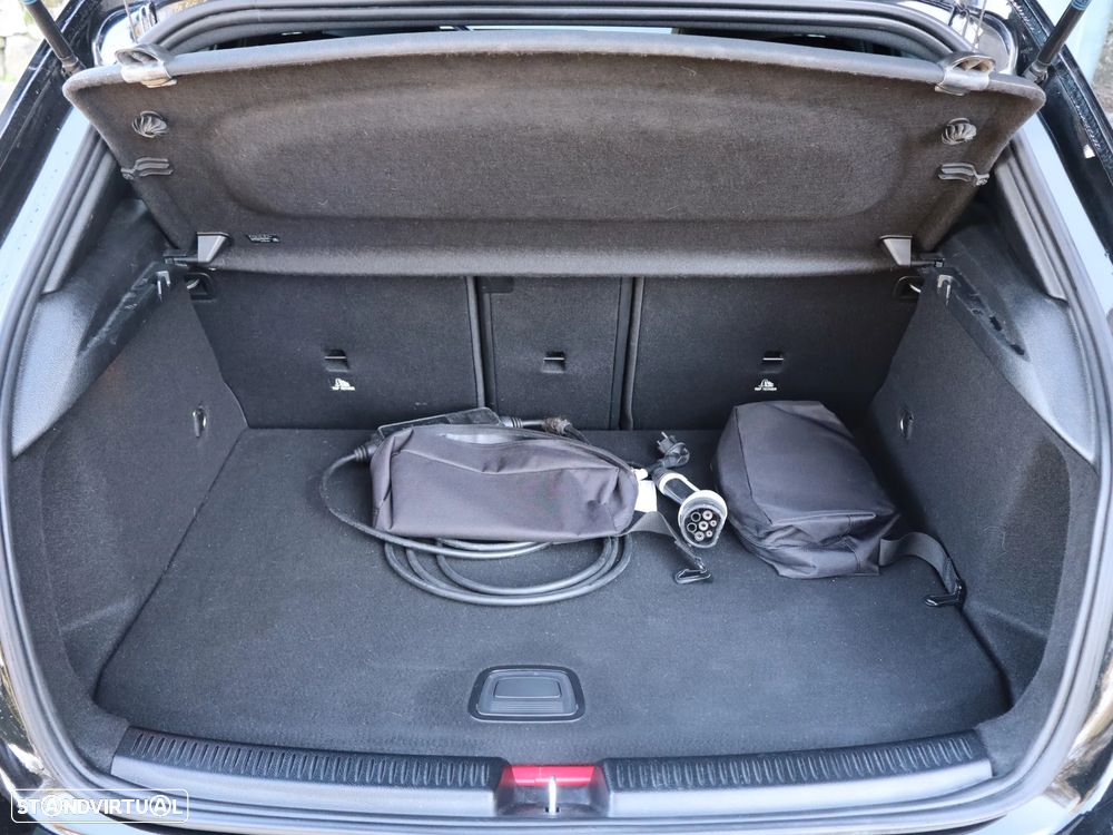 Mercedes-Benz A 250 e AMG Line - 43