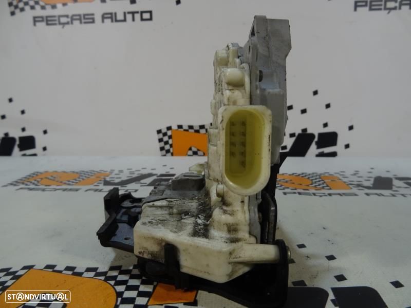 Fecho Da Porta Frente Direita Audi A3 (8P1)  4F2 837 016 B / 4F2837016 - 4
