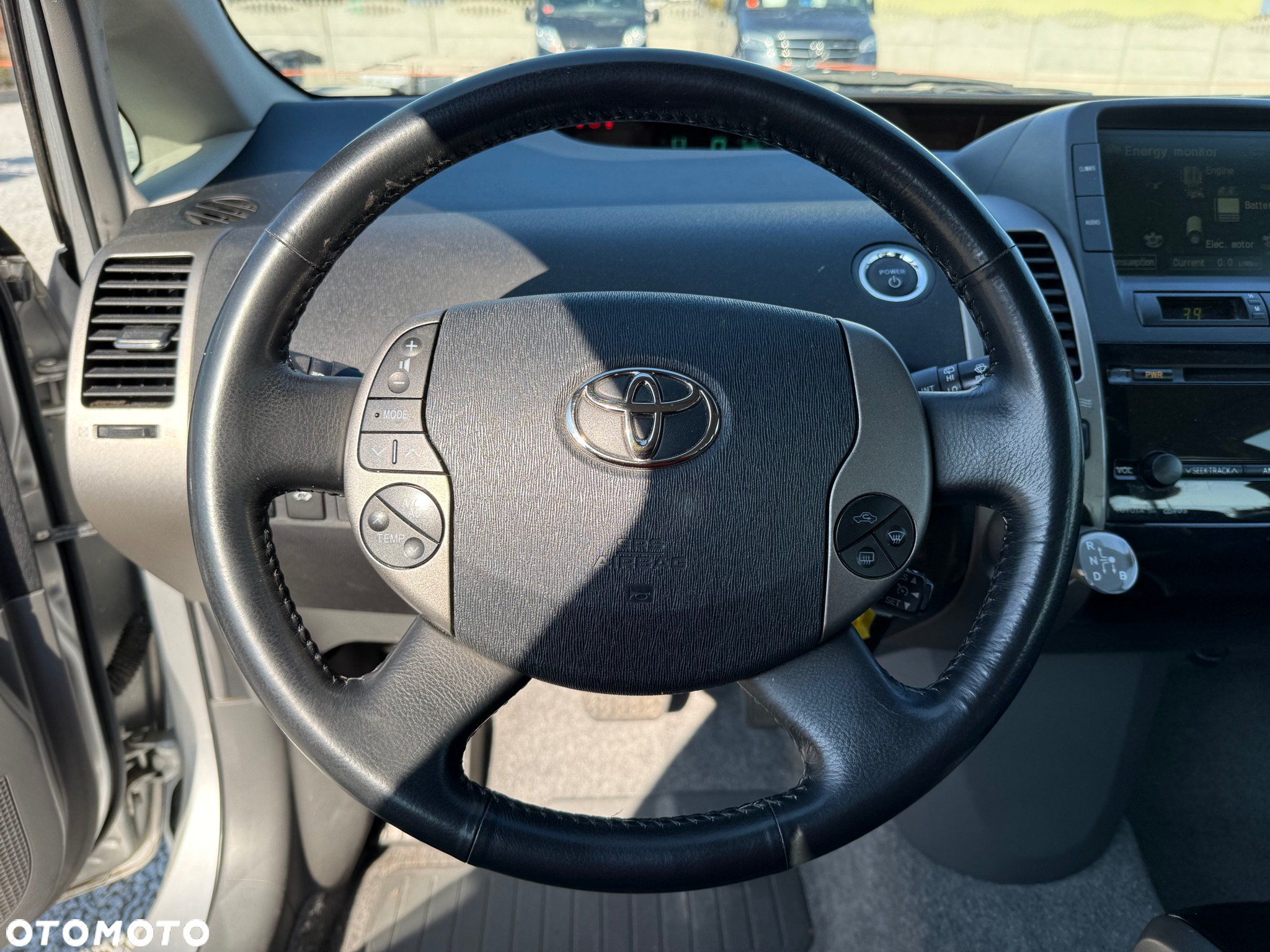 Toyota Prius (Hybrid) - 8