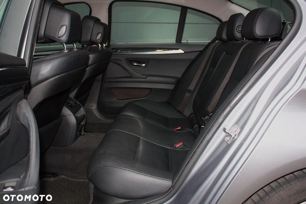 BMW Seria 5 525d - 9