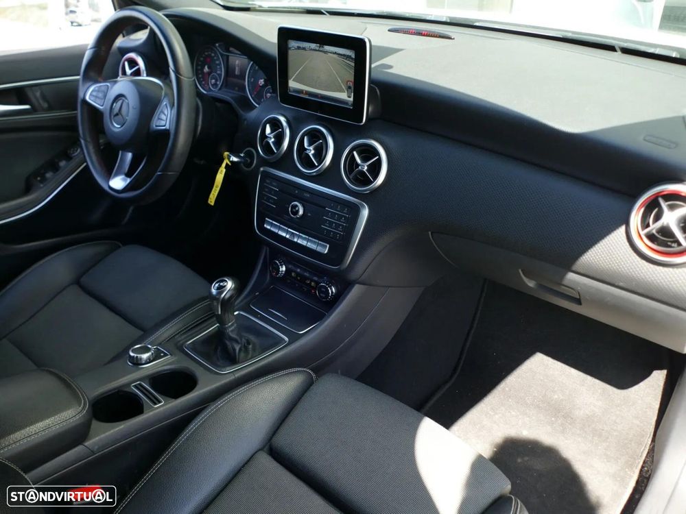 Mercedes-Benz A 180 d AMG Line - 28