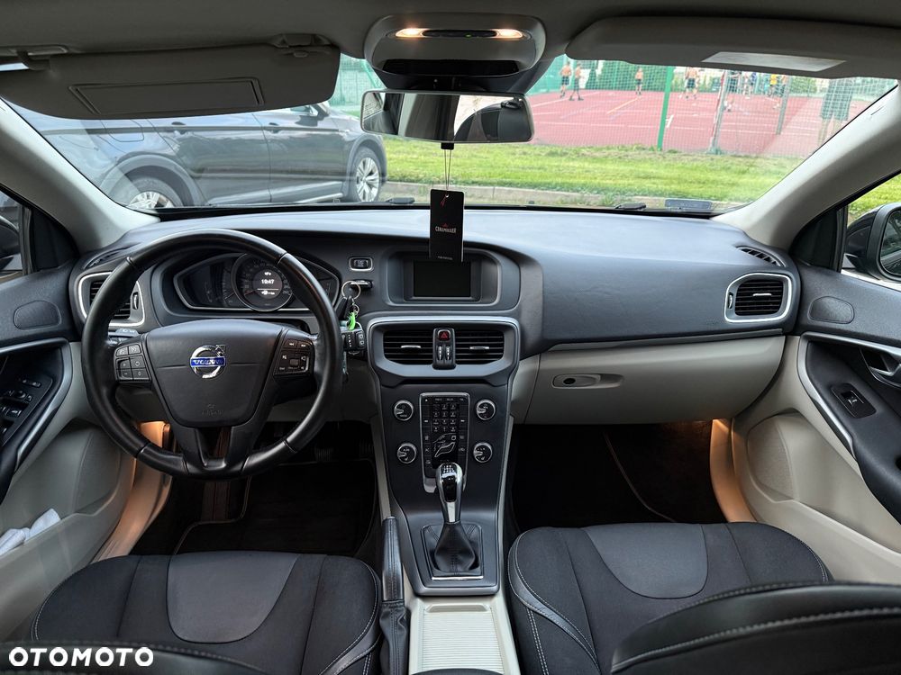 Volvo V40 D3 Drive-E Momentum - 6