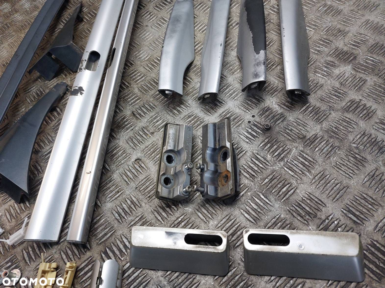 LISTWA DACHOWA RELING RELINGI KOMPLET HONDA FR-V I 2.0 16V - 5
