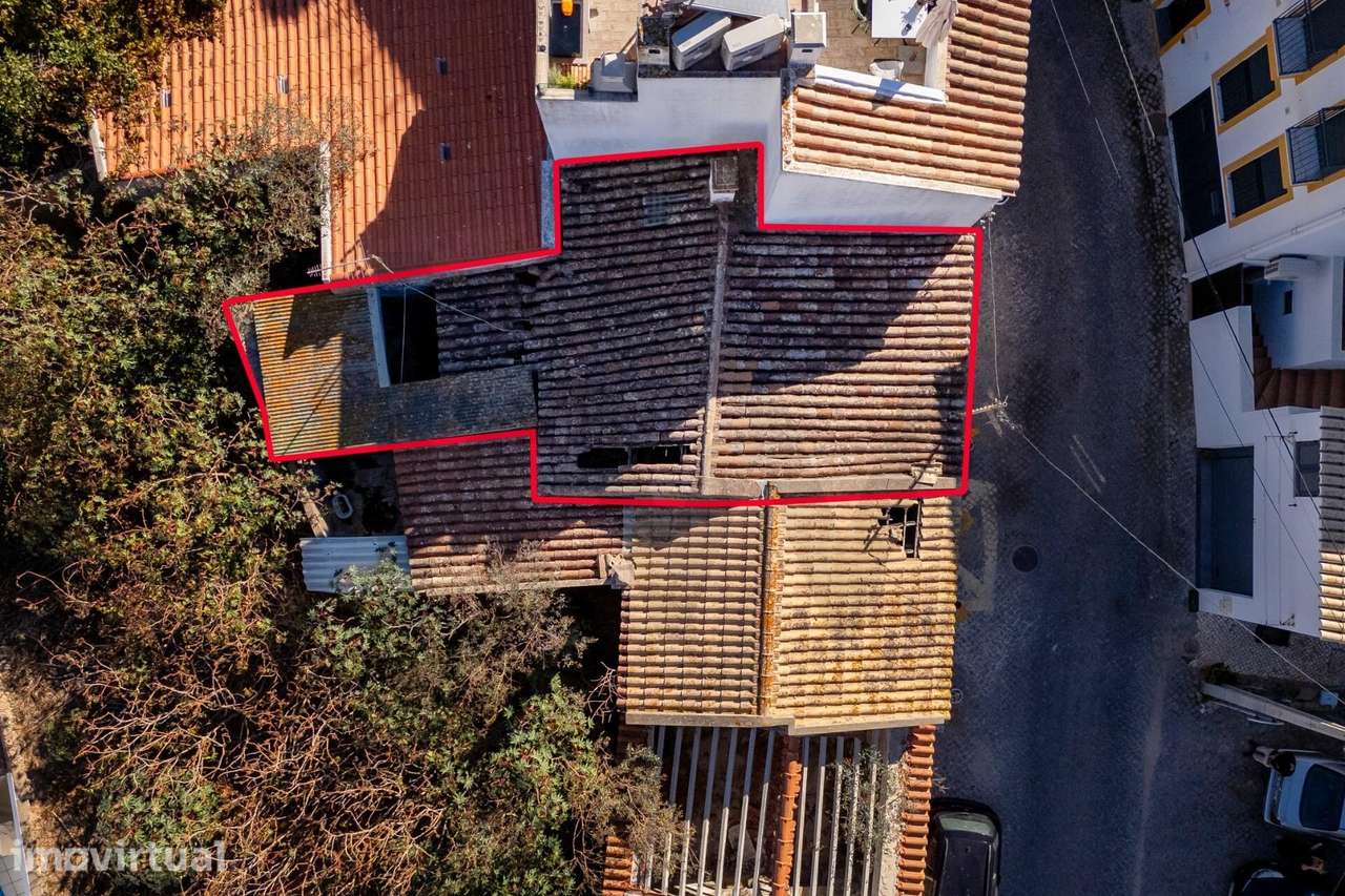 Moradia, para Remodelação Total no Centro de Lagos – Excelente Oportun - Grande imagem: 2/13