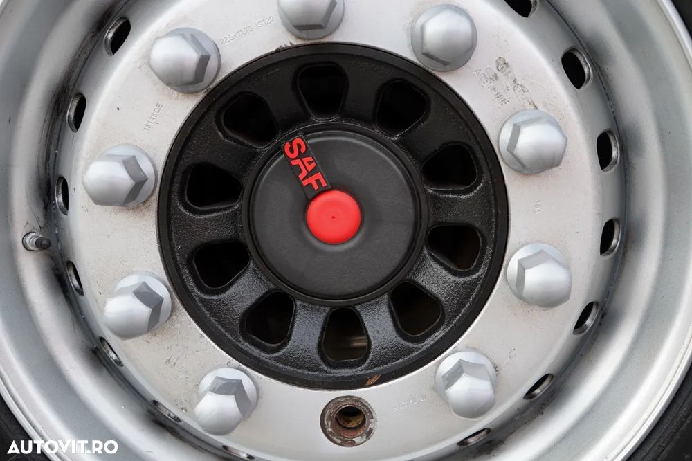 LeciTrailer CORTINĂ / STANDARD / PODEA PUTERNICĂ / AXĂ RIDICATĂ / ANVELOPE 100% / AXE - 29