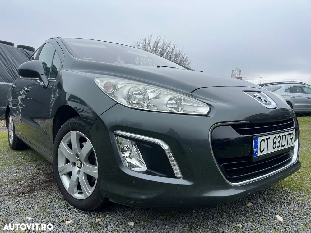 Peugeot 308 1.6E Premium Pack - 2