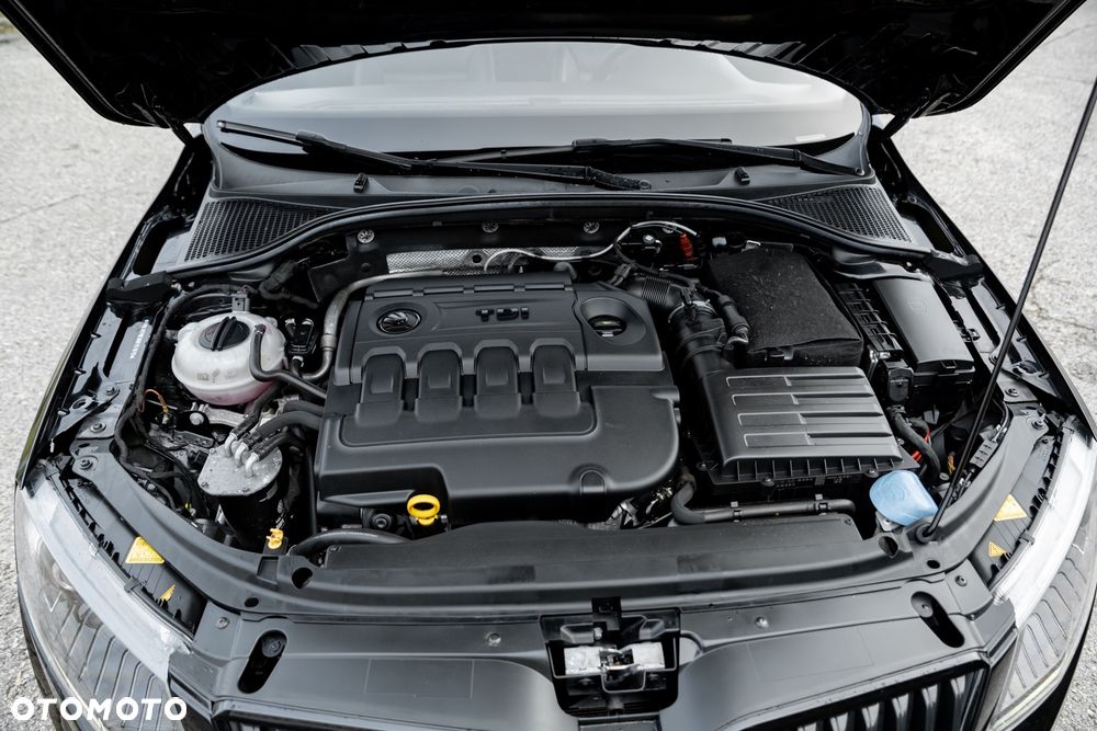 Skoda Octavia 2.0 TDI RS Challenge DSG - 39