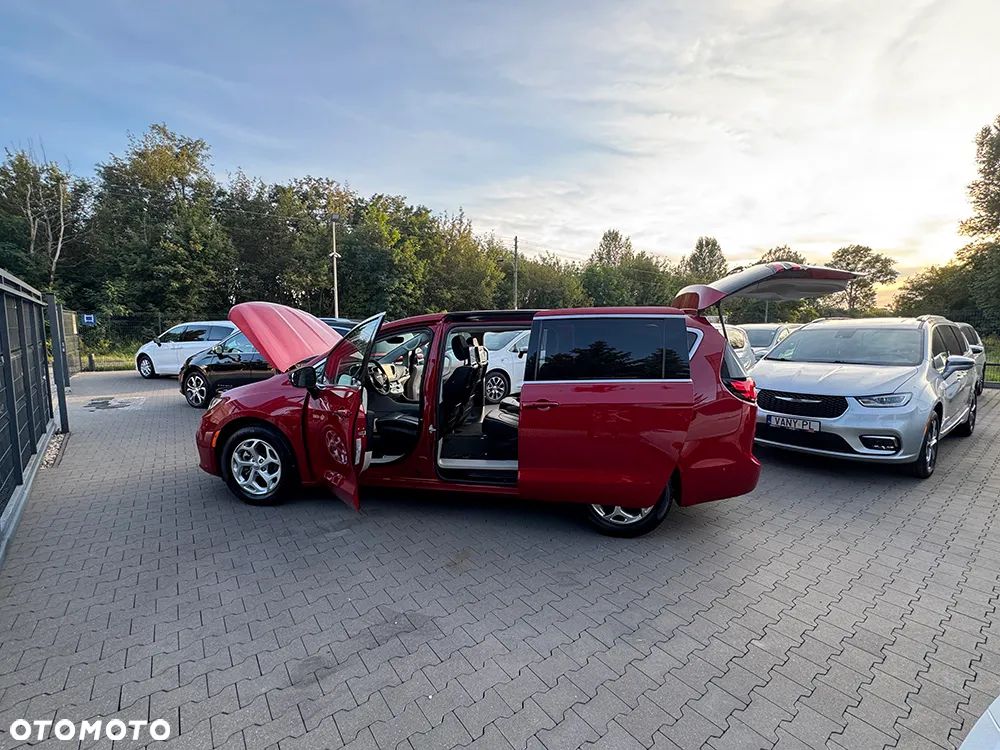 Chrysler Pacifica - 28