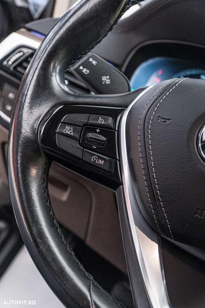 BMW Seria 5 530e iPerformance Aut. Luxury Line - 28