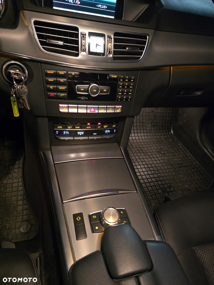 Mercedes-Benz Klasa E 350 BlueTEC 4Matic 7G-TRONIC Elegance - 25