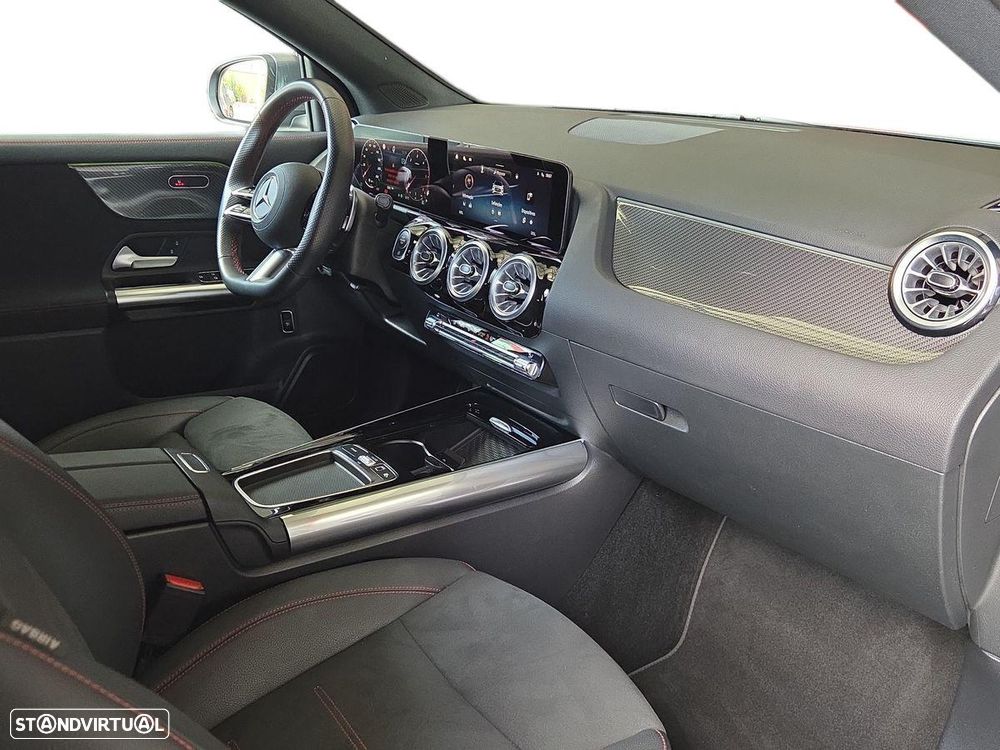 Mercedes-Benz GLA 180 d AMG Line - 23