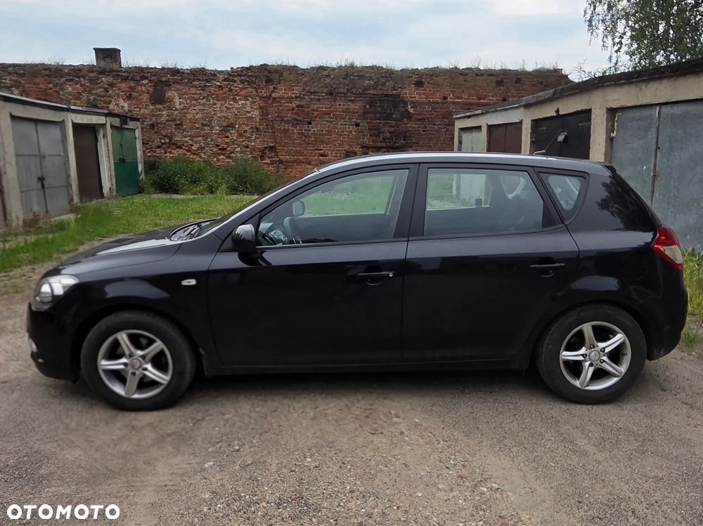 Kia Ceed 1.4 L - 17