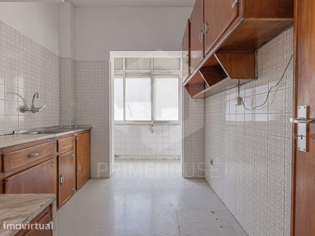 Apartamento T2 em Campo de Ourique - Grande imagem: 3/28