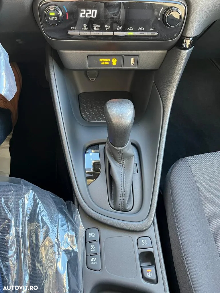 Toyota Yaris 1.5 VVT-i HSD Eco - 10