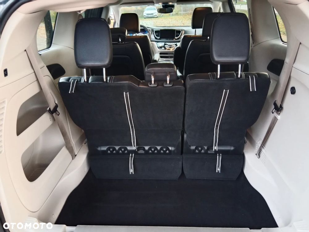Chrysler Pacifica - 27