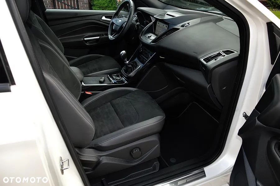 Ford Kuga 1.5 EcoBoost 2x4 ST-Line - 22