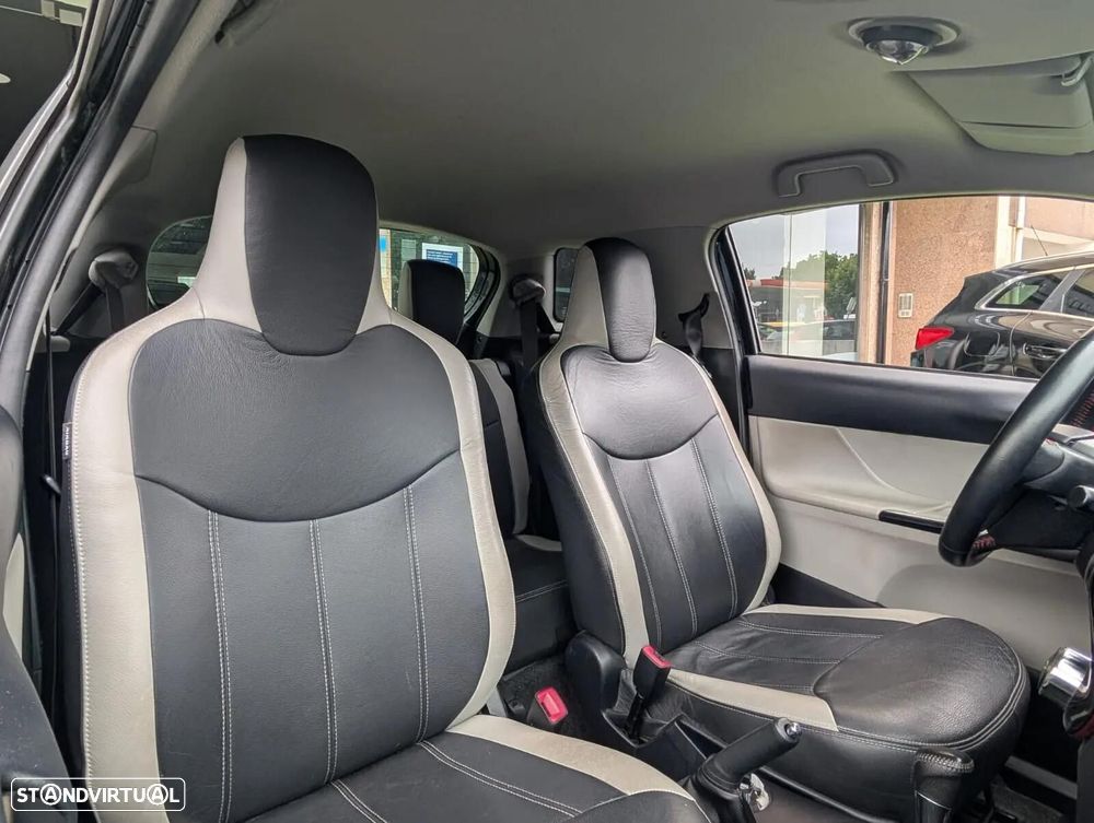 Toyota iQ 1.33 VVT-i 2 MultiDrive EP+NAVI+Bluetooth - 8