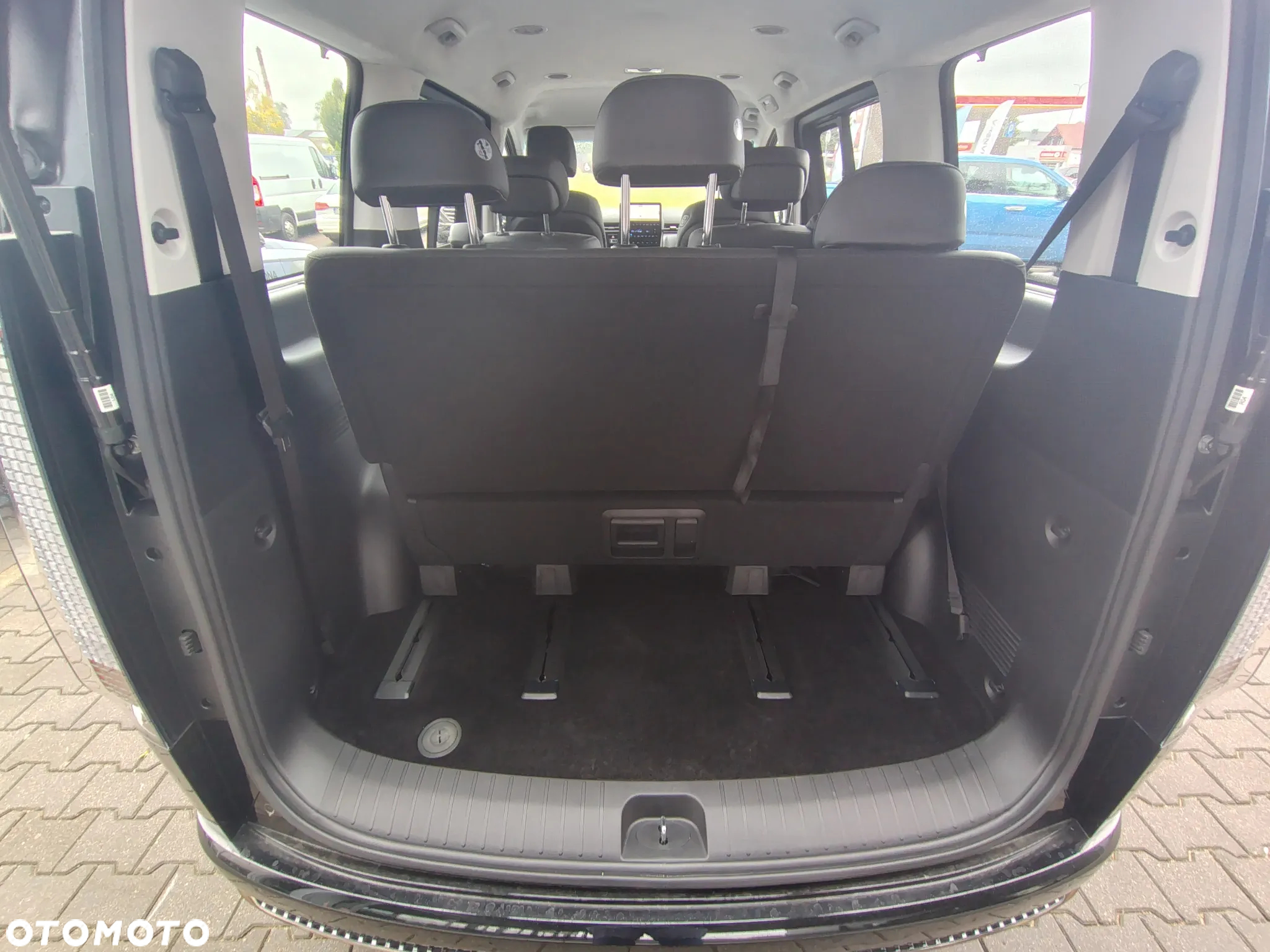 Hyundai Staria 1.6 T-GDI HEV Luxury - 27