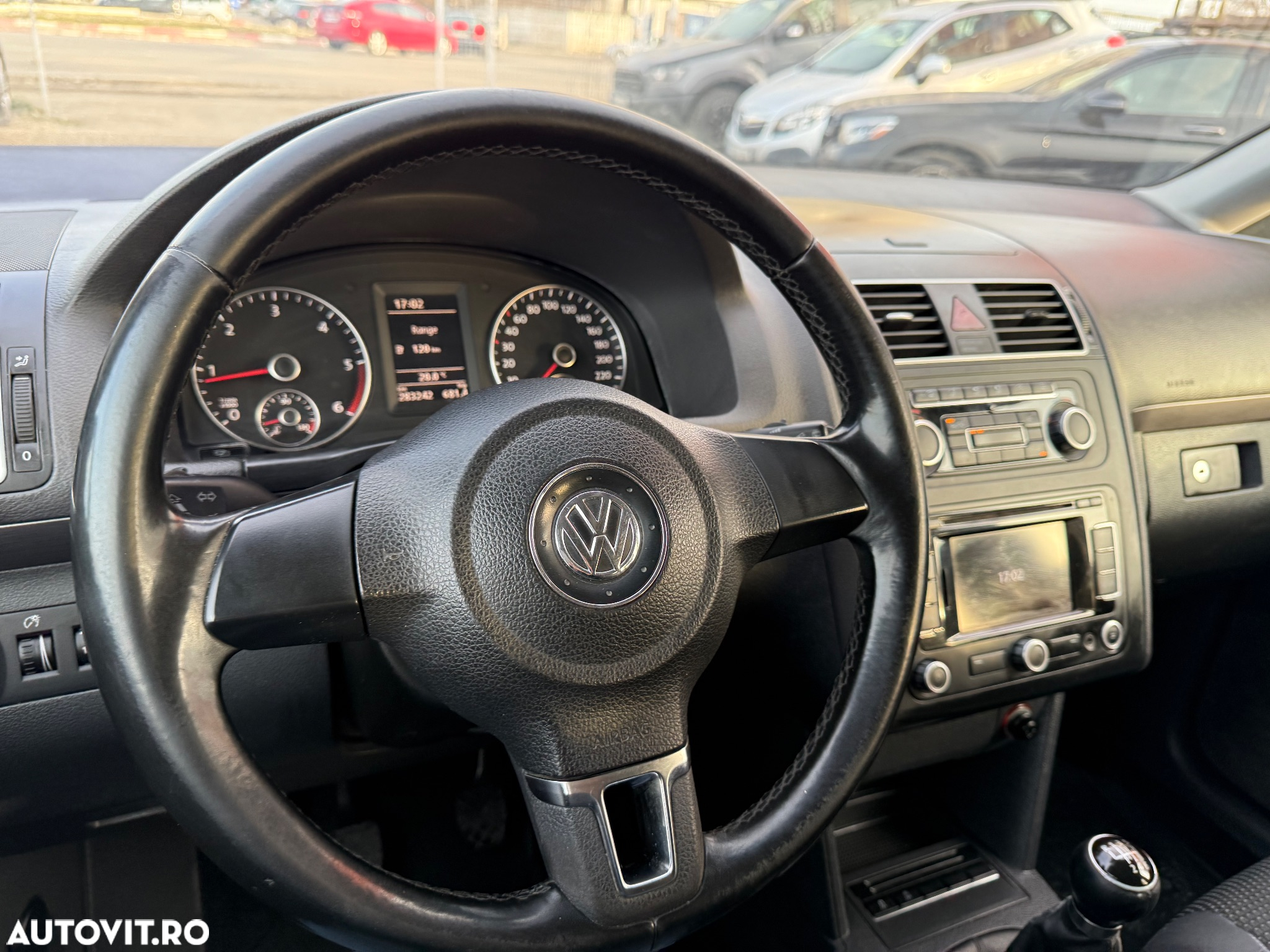 Volkswagen Touran 1.6 TDI SCR BlueMotion Technology Trendline - 12