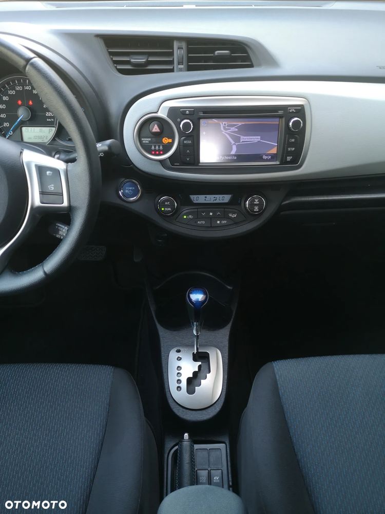 Toyota Yaris Hybrid 100 Life - 9