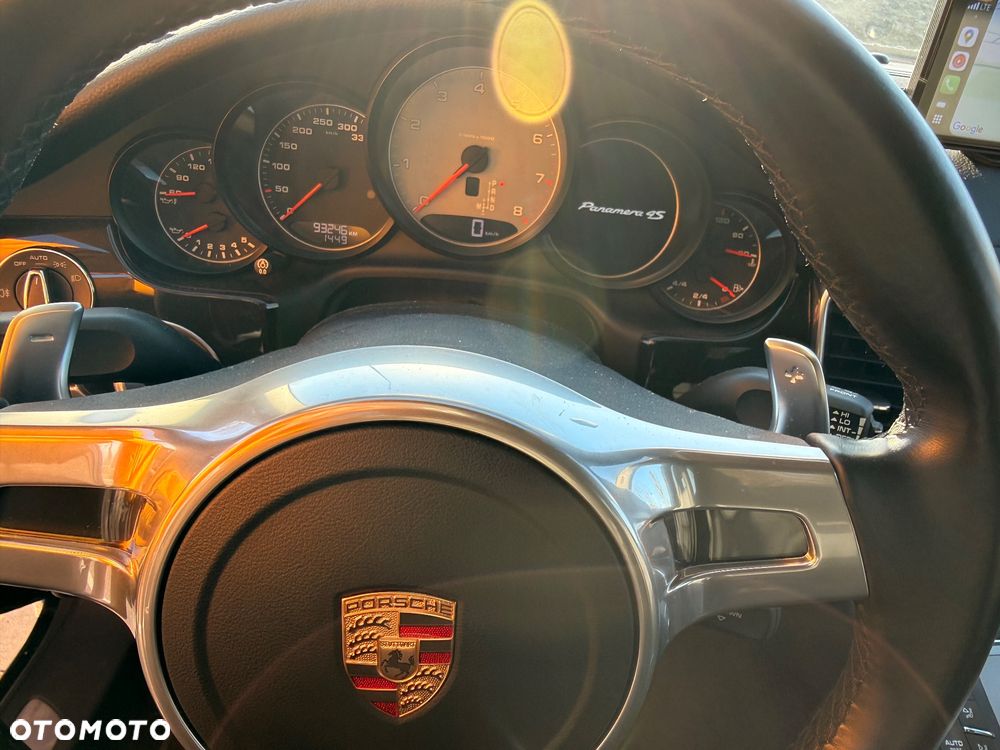 Porsche Panamera 4S - 23