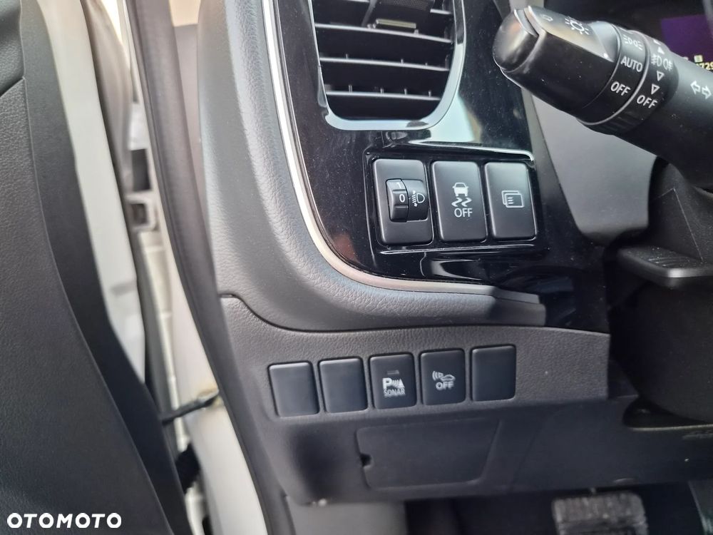 Mitsubishi Outlander - 39