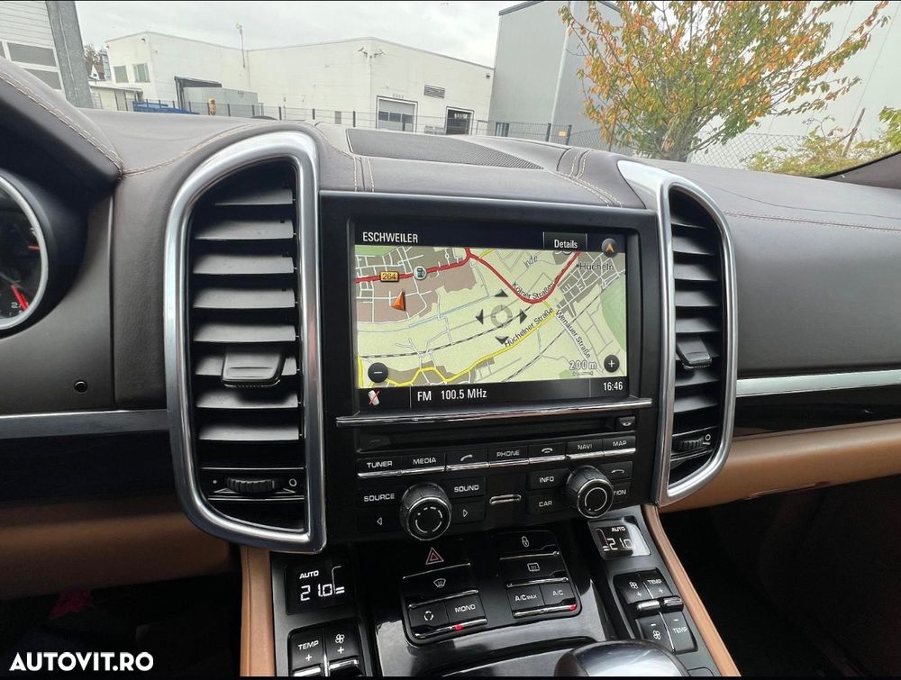 Porsche Cayenne - 9