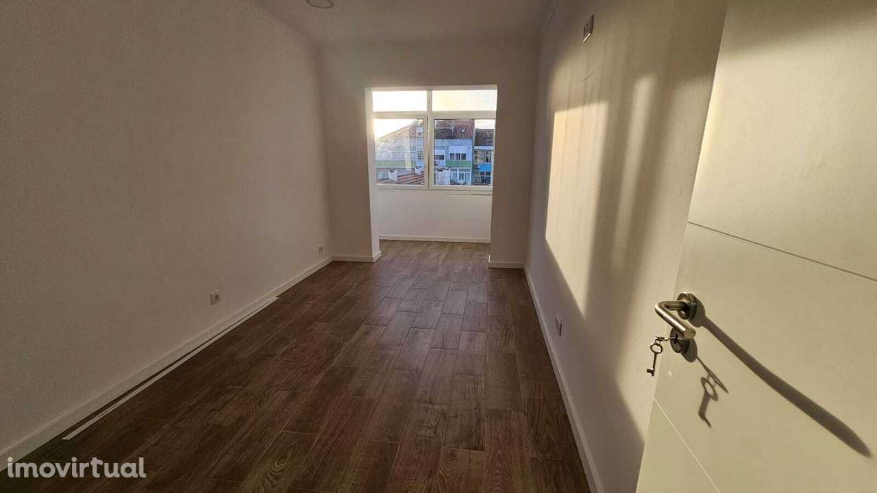 3 Assoalhadas - Novo- Laranjeiro frente ao Alfeite - Grande imagem: 4/14